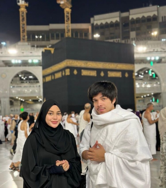 Rasakan Momen Puasa di Tanah Suci, 5 Artis Ini Jalani Umrah di Bulan Ramadan