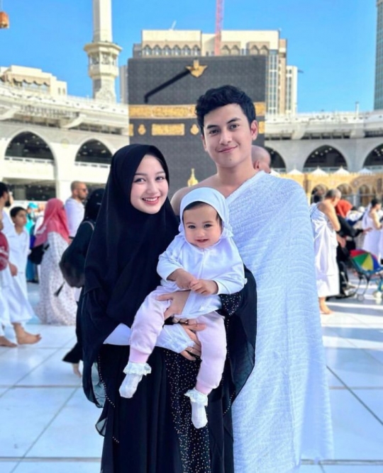 Rasakan Momen Puasa di Tanah Suci, 5 Artis Ini Jalani Umrah di Bulan Ramadan