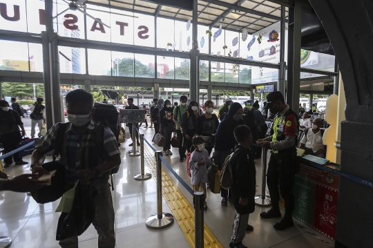 Arus Mudik Lebaran 2023 di Stasiun Pasar Senen Terpantau Normal