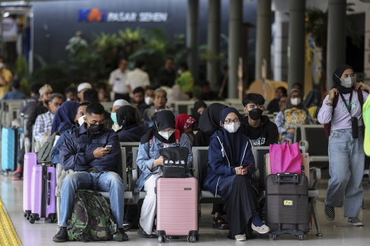 Arus Mudik Lebaran 2023 di Stasiun Pasar Senen Terpantau Normal