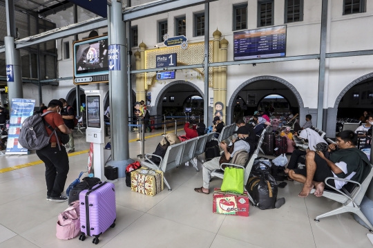 Arus Mudik Lebaran 2023 di Stasiun Pasar Senen Terpantau Normal