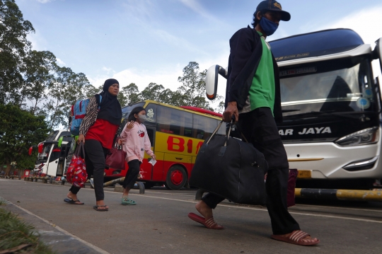 Suasana Terminal Poris Plawad Tangerang Mulai Ramai Pemudik