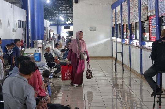Suasana Terminal Poris Plawad Tangerang Mulai Ramai Pemudik
