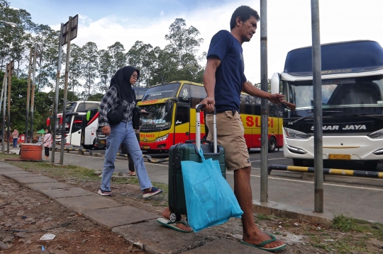 Suasana Terminal Poris Plawad Tangerang Mulai Ramai Pemudik