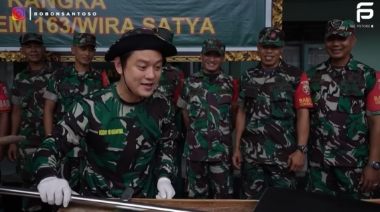 Pria Ini 'Nekat' Masuk Markas TNI, Aksi yang Dilakukannya Bikin Heboh Kodim