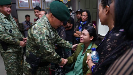 Wajah Sendu Letjen Maruli Simanjuntak di Persemayaman Prajurit TNI Gugur di Papua