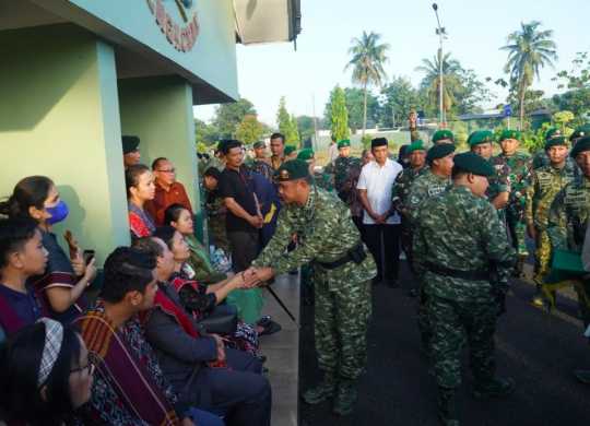 Wajah Sendu Letjen Maruli Simanjuntak di Persemayaman Prajurit TNI Gugur di Papua