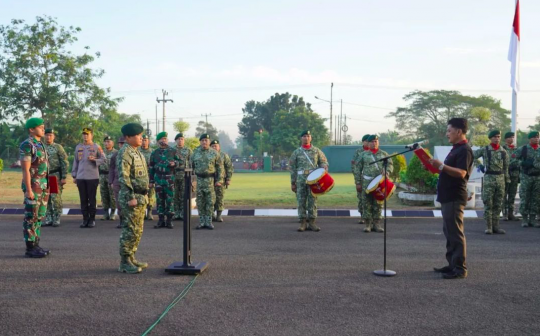 Wajah Sendu Letjen Maruli Simanjuntak di Persemayaman Prajurit TNI Gugur di Papua