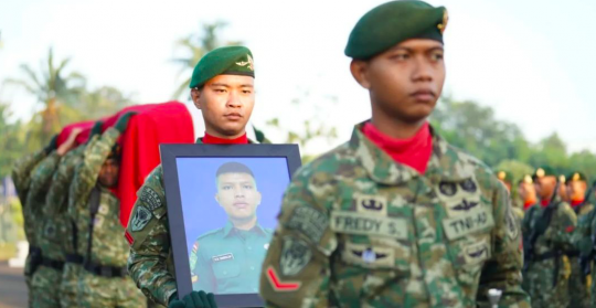 Wajah Sendu Letjen Maruli Simanjuntak di Persemayaman Prajurit TNI Gugur di Papua