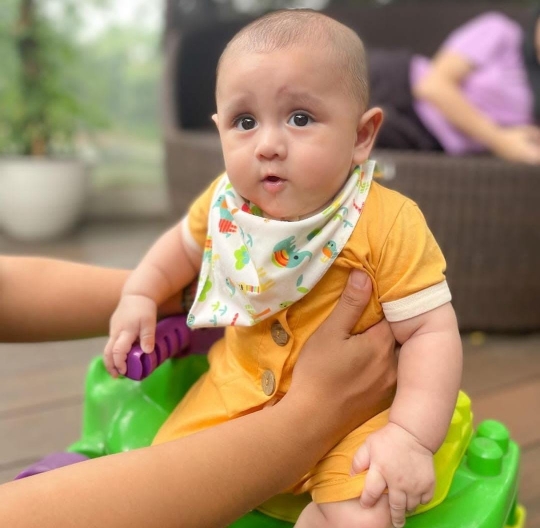 Ganteng & Menggemaskan, 6 Potret Baby Zayn Anak Aditya Zoni - Mirip Banget Sang Mama