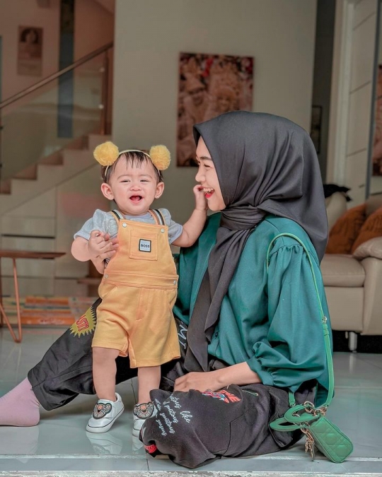 Deretan Foto Terbaru Moana Anak Ria Ricis, Ramai Disebut Bayi Paling Murah Senyum