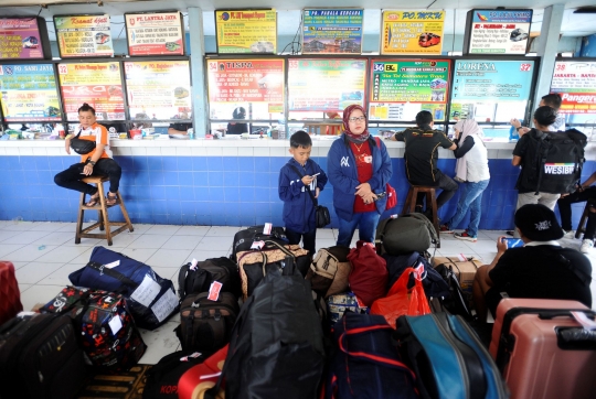 Warga Mudik Lebih Awal untuk Menghindari Kenaikan Tarif Tiket Bus