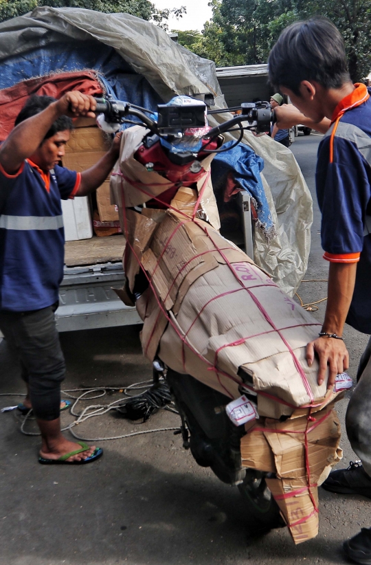 Laris Manis Jasa Pengiriman Motor Pemudik Jelang Lebaran