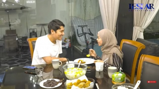 Momen Suap-suapan Lesti Kejora dengan Rizky Billar, Bikin Netizen Baper