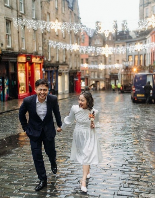 Potret Prewedding Gritte Agatha & Arif di Edinburgh, Sepatu Kebesaran jadi Sorotan