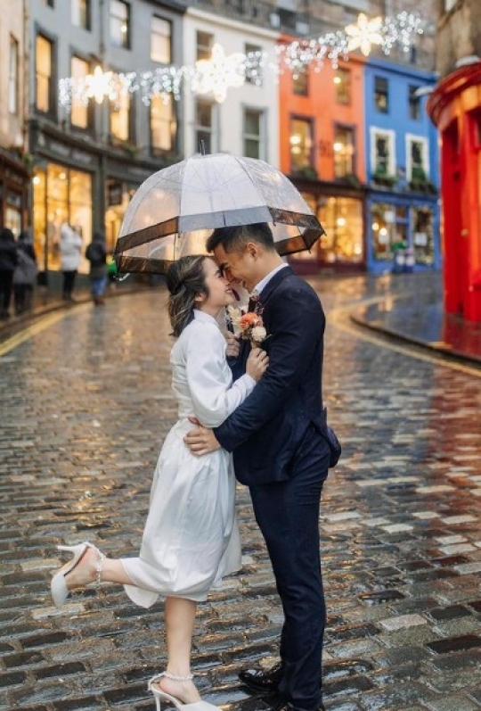 Potret Prewedding Gritte Agatha & Arif di Edinburgh, Sepatu Kebesaran jadi Sorotan