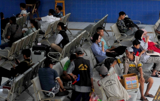 Terminal Kampung Rambutan Mulai Ramai Pemudik