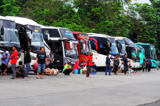 Terminal Kampung Rambutan Mulai Ramai Pemudik