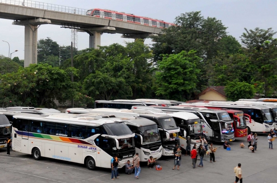 Terminal Kampung Rambutan Mulai Ramai Pemudik