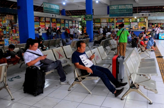 Terminal Kampung Rambutan Mulai Ramai Pemudik