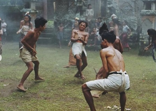 Potret Ritual 'Ngunying' 1956, Tradisi Bali Bentuk Abdi pada Sang Hyang Widhi Wasa