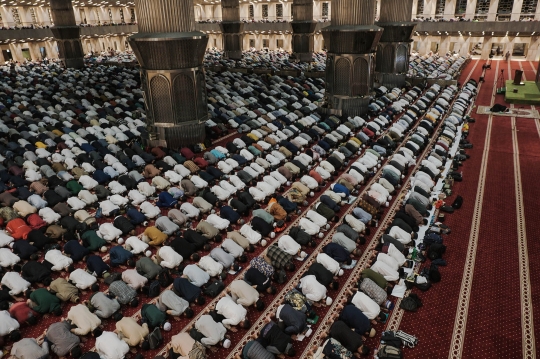 Malam 25 Ramadan, Ribuan Jemaah Khusyuk Menjemput Lailatul Qadar di Masjid Istiqlal