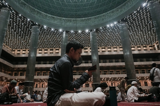 Malam 25 Ramadan, Ribuan Jemaah Khusyuk Menjemput Lailatul Qadar di Masjid Istiqlal