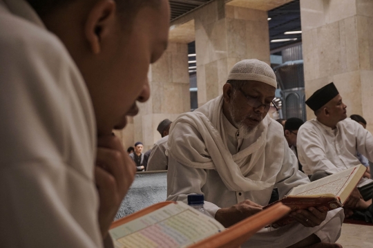 Malam 25 Ramadan, Ribuan Jemaah Khusyuk Menjemput Lailatul Qadar di Masjid Istiqlal