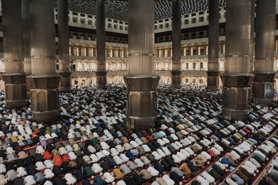 Malam 25 Ramadan, Ribuan Jemaah Khusyuk Menjemput Lailatul Qadar di Masjid Istiqlal