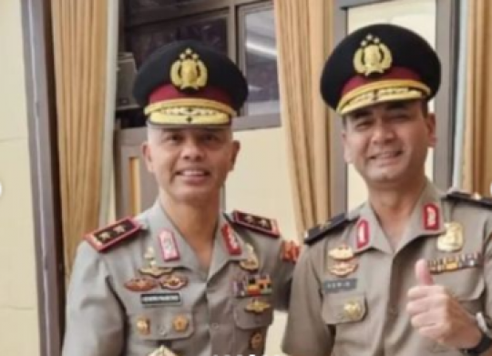 Foto : Salam Komando Irjen Hendro Dengan Brigjen Suyudi, Penggantinya ...