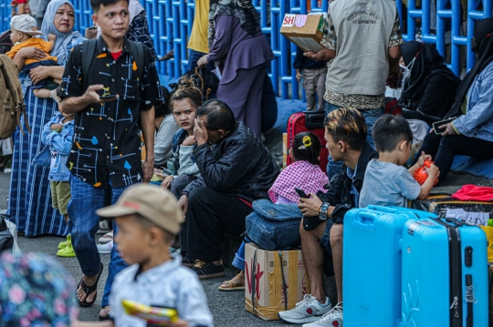 Pemudik Mulai Padati Terminal Kampung Rambutan