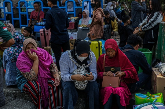 Pemudik Mulai Padati Terminal Kampung Rambutan