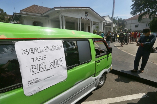 Tuntut Berlakukan Tarif Biskita, Sopir Angkot se-Kota Bogor Geruduk Balai Kota