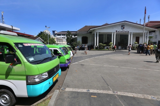 Tuntut Berlakukan Tarif Biskita, Sopir Angkot se-Kota Bogor Geruduk Balai Kota