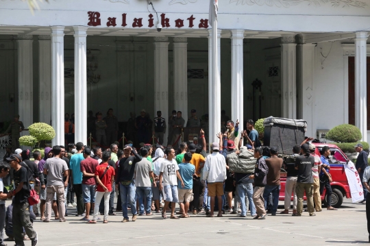 Tuntut Berlakukan Tarif Biskita, Sopir Angkot se-Kota Bogor Geruduk Balai Kota