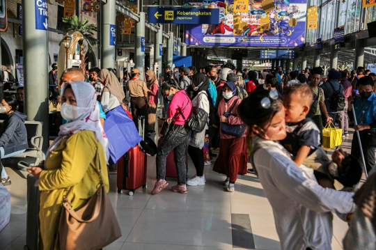 Stasiun Pasar Senen Mulai Padat, 24.000 Pemudik Meninggalkan Jakarta