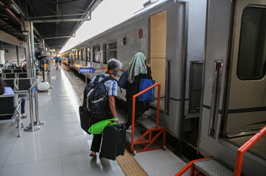 Stasiun Pasar Senen Mulai Padat, 24.000 Pemudik Meninggalkan Jakarta