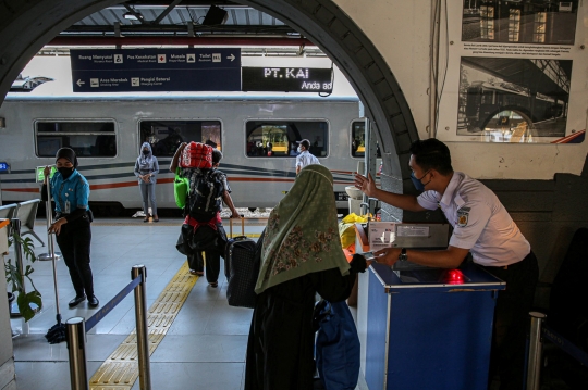 Stasiun Pasar Senen Mulai Padat, 24.000 Pemudik Meninggalkan Jakarta