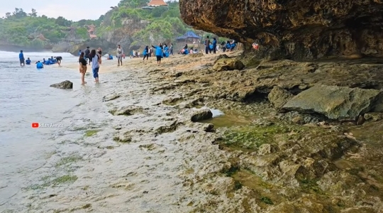 Melihat Keindahan Pantai Mesra, Pemandangannya Cantik Luar Biasa