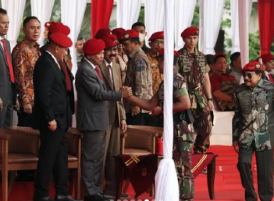 Jenderal Lulusan Terbaik Datangi Markas Kopassus, Gagah Pakai Jas & Baret Merah