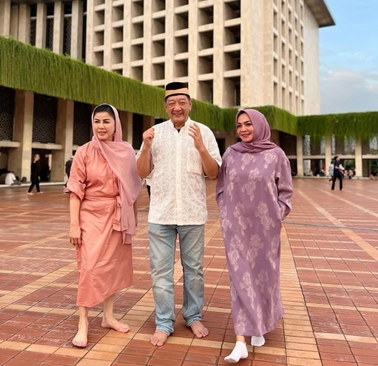 Bestie Banget, Potret Rieta Amilia & Desiree Tarigan Buka Bareng di Masjid Istiqlal