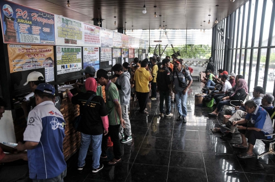 Lonjakan Arus Mudik di Terminal Tanjung Priok