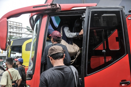 Lonjakan Arus Mudik di Terminal Tanjung Priok