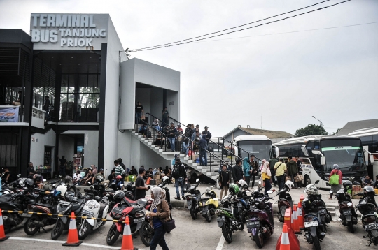 Lonjakan Arus Mudik di Terminal Tanjung Priok