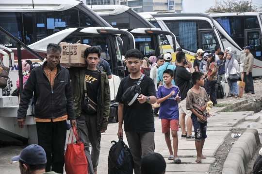 Lonjakan Arus Mudik di Terminal Tanjung Priok