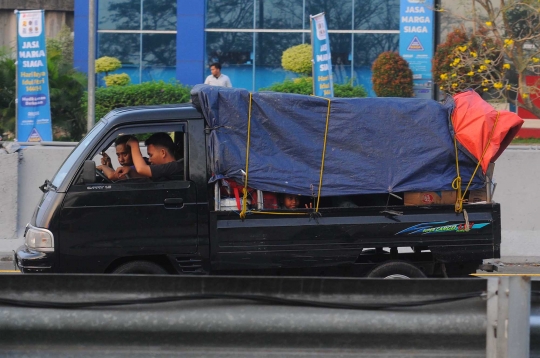 Puncak Arus Mudik, Begini Kemacetan di Gerbang Tol Cikampek Utama