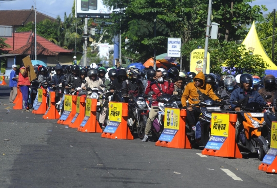 Antrean Pemudik Sepeda Motor di Pelabuhan Gilimanuk Mengular