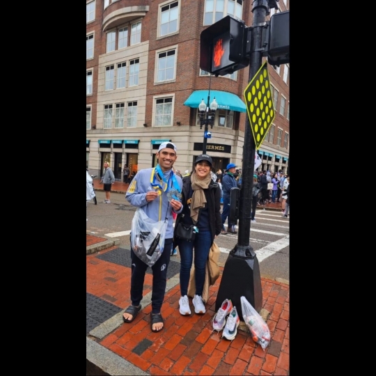 6 Gaya Kece Dian Sastro Jalan-jalan di Amerika Serikat, Romantis Bareng Suami