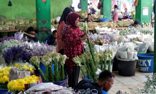 Menjelang Lebaran, Bunga Sedap Malam Diserbu Warga