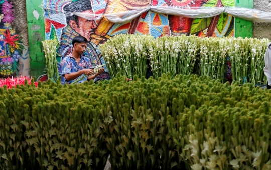 Menjelang Lebaran, Bunga Sedap Malam Diserbu Warga